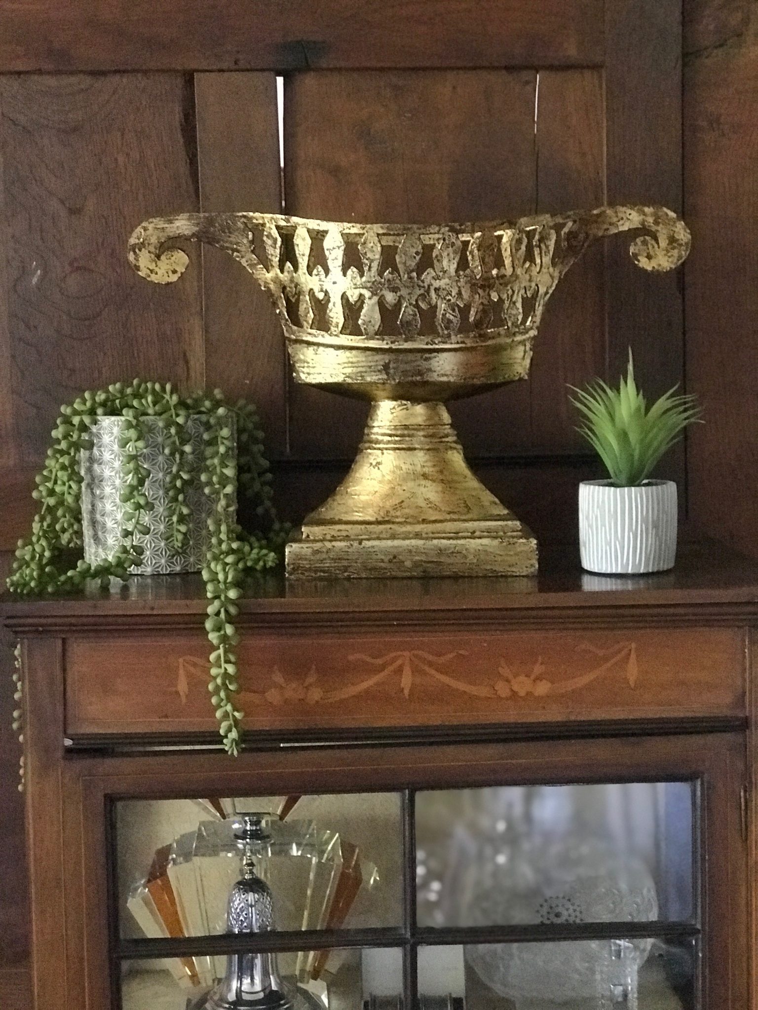 Decorative Italian Style Gilt Metal Pedestal Bowl / Stand – La BelleGray