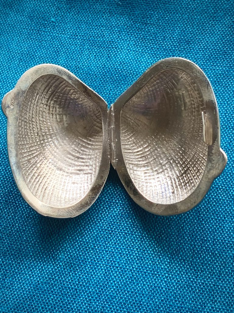 Sterling Silver Clam Shell Pill / Trinket Box, Hallmarked ...